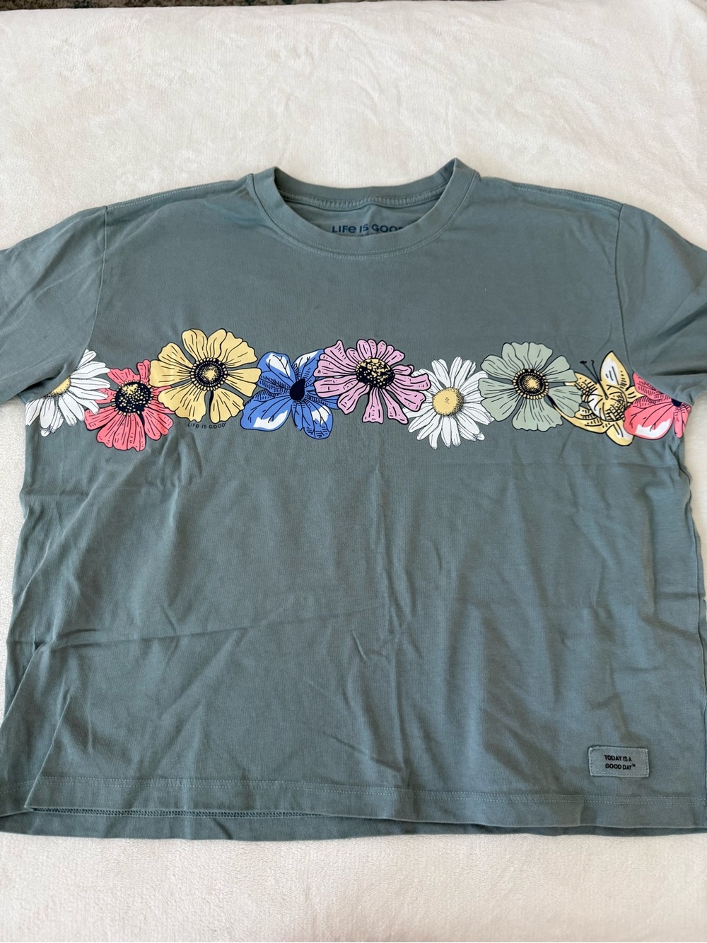 Life is Good Women's Detailed Row of Wildflowers S/S Crusher Boxy Tee E06